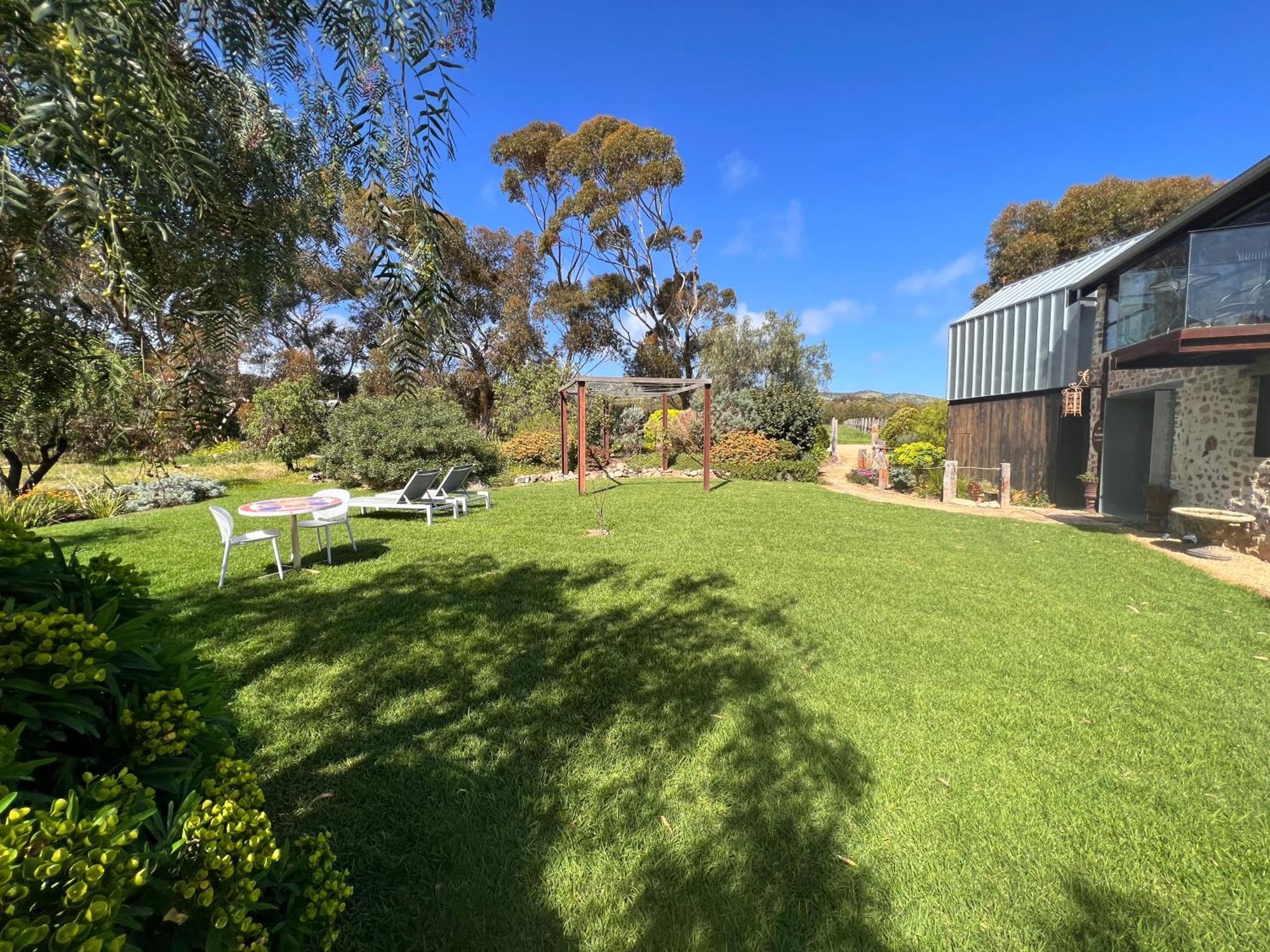 Bed & Breakfast The Old Chaff Mill Organic Vineyard Retreat *